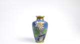 L Vaza mica de alama Cloisonne chinezeasca lucrata manual in email China, 8 cm