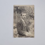 Fotografie format CP: Fotograf ambulant, Portret de barbat asezat, ca. 1910 - 1915 / Romania