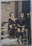 Foto pe carton Rom&acirc;nia : copii cu cercul - anii 1920