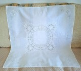 Fata de masa Vintage din bumbac cu broderie pe fir tip grila si broderie florala, manuala