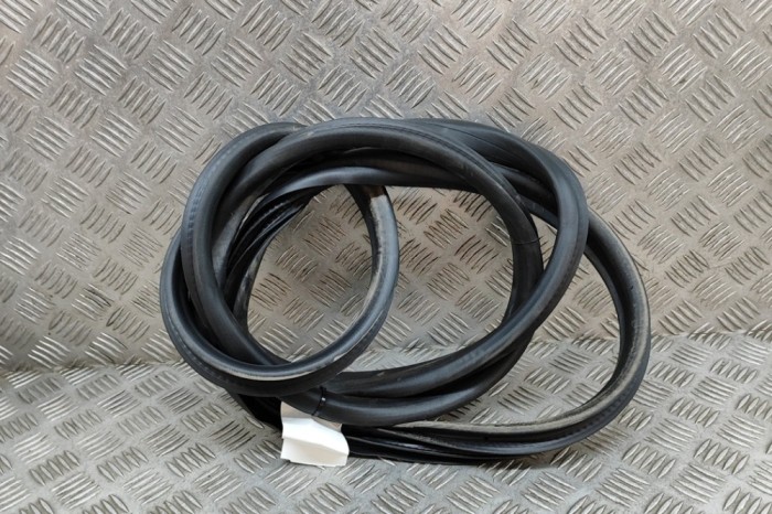 Garnitura ușă st&acirc;nga față FORD PUMA J2K, CF7 2023 OEM: L1TB-S20531-AC | 26388871