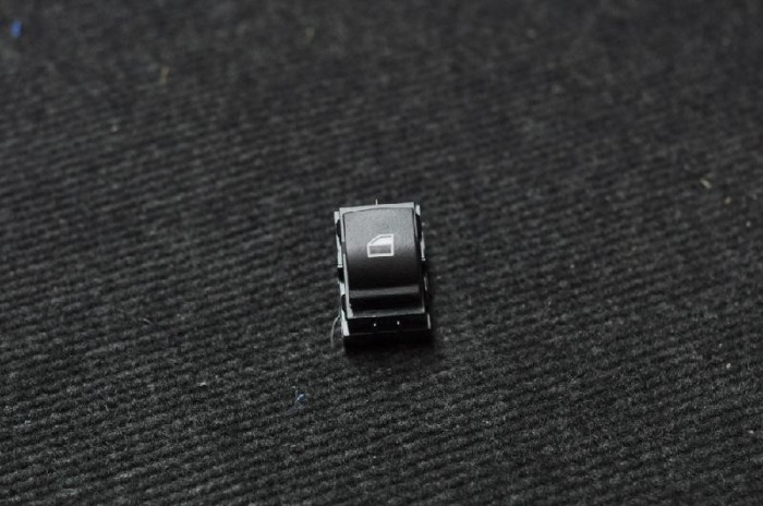 Buton geam ușă st&acirc;nga față BMW 2 Active Tourer F45 2014 OEM: 9208107 1735529