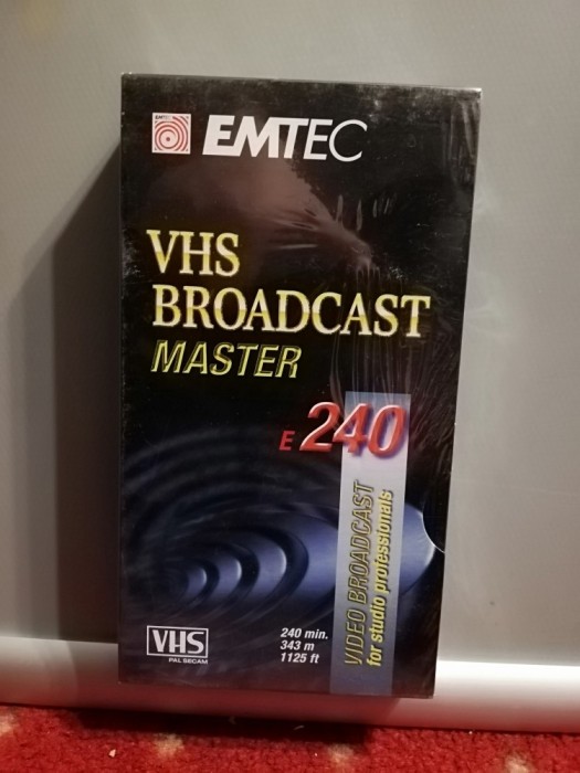 Caseta video VHS EMTEC (BASF) Broadcast Master E 240 minute - sigilata/Germania