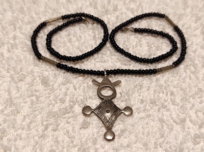 MEDALION vechi CRUCE TUAREGA etnic TRIBALA vechi RAR pe Lant din margele ONIX foto