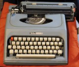 Masina de scris vintage mecanica, marca Brillant Special cu geanta transport