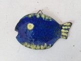 Peste de metal (cupru) emailat , albastru si galben, cu agatatoare pentru perete, 12x7.5cm, vintage, vechi, arta metal