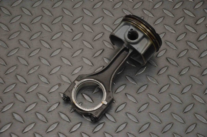 Piston PORSCHE 911 991 2016 OEM: 400A4804