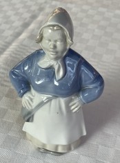 Baba stand cu mainile in brau, portelan scandinav, jumatatea secolului 20 foto