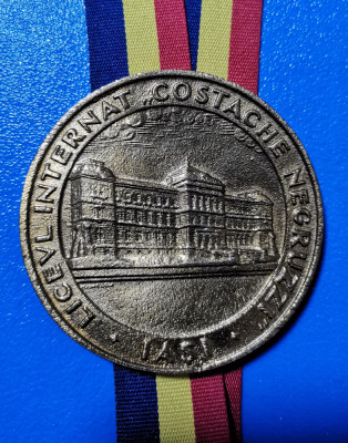 SV * Medalia LICEUL INTERNAT &amp;quot;COSTACHE NEGRUZZI&amp;quot; IAȘI * CENTENAR 1895 - 1995 foto