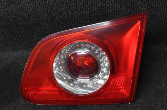 Lampa haion dreapta VW PASSAT Variant B6 3C5 2005 OEM: 3C9945094A