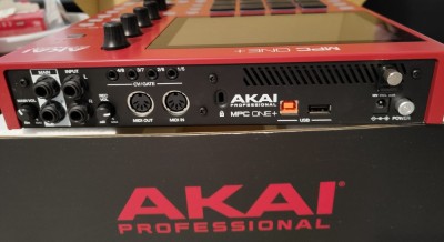 Vand AKAI MPC One + foto