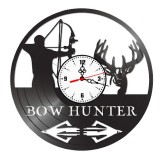 Ceas de perete decorativ Vanatoare cu arcul, realizat din disc de vinil upcycled, model Bow Hunter si Cerb, negru, 30 cm