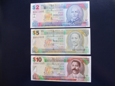 Barbados - Lot 3 bancnote - 2, 5 &amp;amp; 10 Dollars 2007 UNC (154) foto