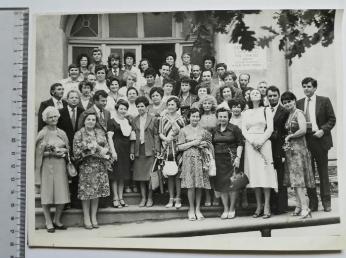 Fotografie profesori și foști elevi - Liceul Mihai Eminescu Iași intrare Liceu