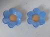 2 farfurii de sticla in forma de floare, albastru cu ocru, 12cm diametru x 2cm inaltime