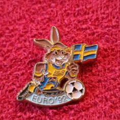 Insigna fotbal - Mascota Campionatului European de Fotbal SUEDIA 1992