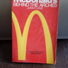 MCDONALD'S BEHIND THE ARCHES - JOHN F. LOVE (MCDONALD, IN SPATELE CUPOLELOR)