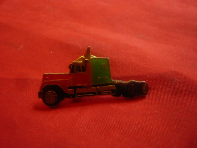 Insigna - Camion - Transportor ,cu buton , metal si email , L=3,5cm foto