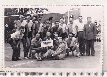 bnk foto Echipa de volei Petrolul Ploiesti 1960 - terenul din strada Latina foto