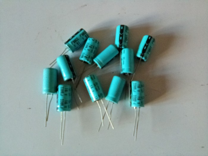 Condesatori Electrolitici Romanesti 33uf/16v, 100uf/6,3v, 3300uf/16v