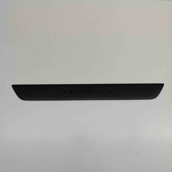 Ornament prag st&acirc;nga față TESLA MODEL Y 2023 OEM: 1494301-00-B