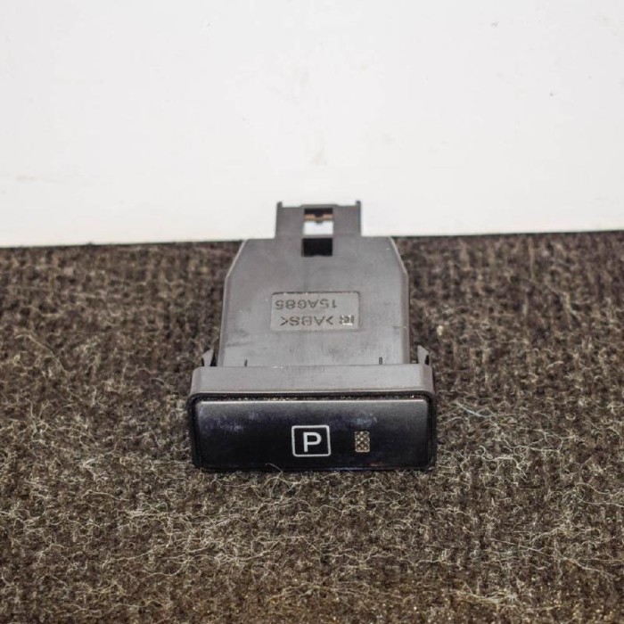 Buton fr&acirc;nă de m&acirc;nă TOYOTA PRIUS Hatchback _W2_ 2008 OEM: 15A685 2953584