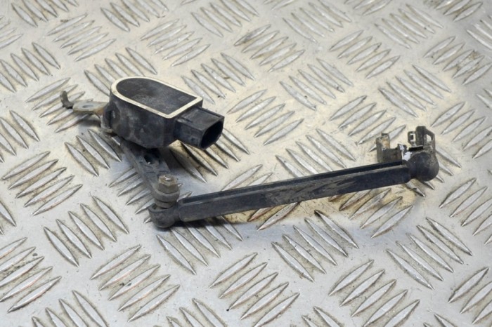 Senzor de nivel &icirc;nălțime dreapta spate BMW 4 Coupe F32, F82 2014 OEM: ABE52150,6860843 12155722