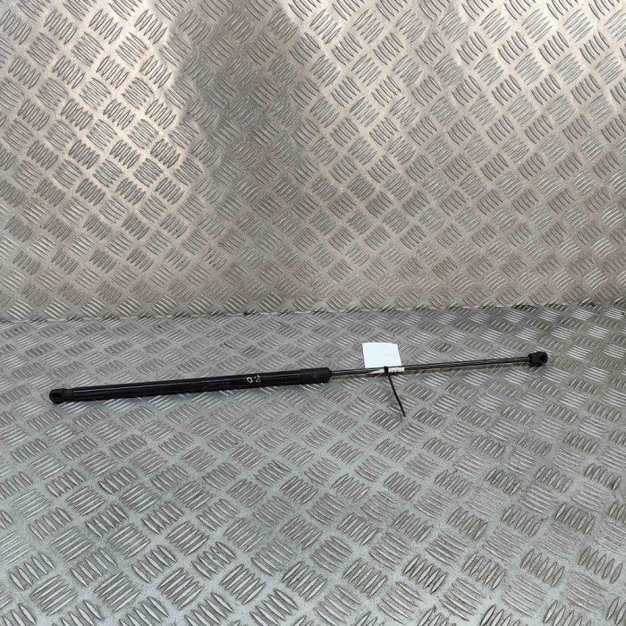 Amortizor capota dreapta față VW PASSAT B8 3G2 2018 OEM: 3G0823359A 29794185