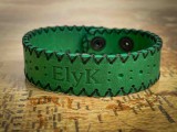 Cumpara ieftin Bratara din piele naturala, handmade, lucrata si cusuta manual, Atta, Verde, Produs in Romania