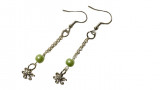 Cercei lungi cu perle verzi, ornament flori, argintii