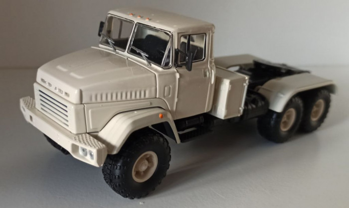 Macheta KrAZ 6446 Cap Tractor alb - MCG 1/43