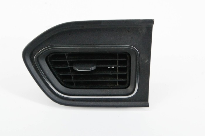 Gura de ventilație planșa de bord RENAULT MASTER III Furgon FV 2020 OEM: 687505442R,687501519R,682608914R 17155859