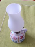 Lampa decorativa cu rezervor pictat manual si semnat, sticla opalina