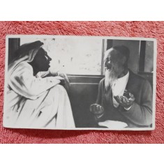 Fotografie tip carte postala, evreu stand de vorba, inceput de secol XX