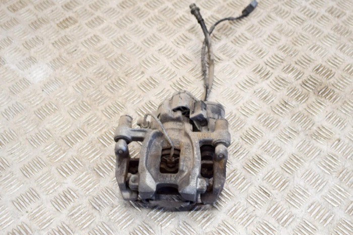 Etrier de fr&acirc;nă dreapta spate BMW i3 I01 2018 OEM: Hatchback | 15224952