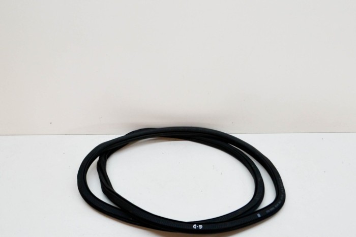 Garnitura ușă dreapta spate SKODA KAMIQ 2021 OEM: 658867368B | 14931081