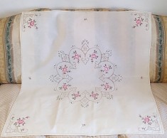 Fata de masa Vintage din bumbac cu broderie manuala in cruciulite- Vanilie foto