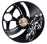 Ceas de perete decorativ realizat din disc de vinil, Model Ciclism, Biciclist in Viteza si Foaie de Angrenaj Lant, Negru Premium, 30 cm