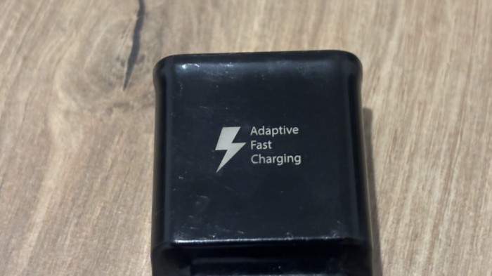 &Icirc;ncărcător USB Samsung EP-TA20EBE &ndash; Adaptive Fast Charge, stare bună, funcțional