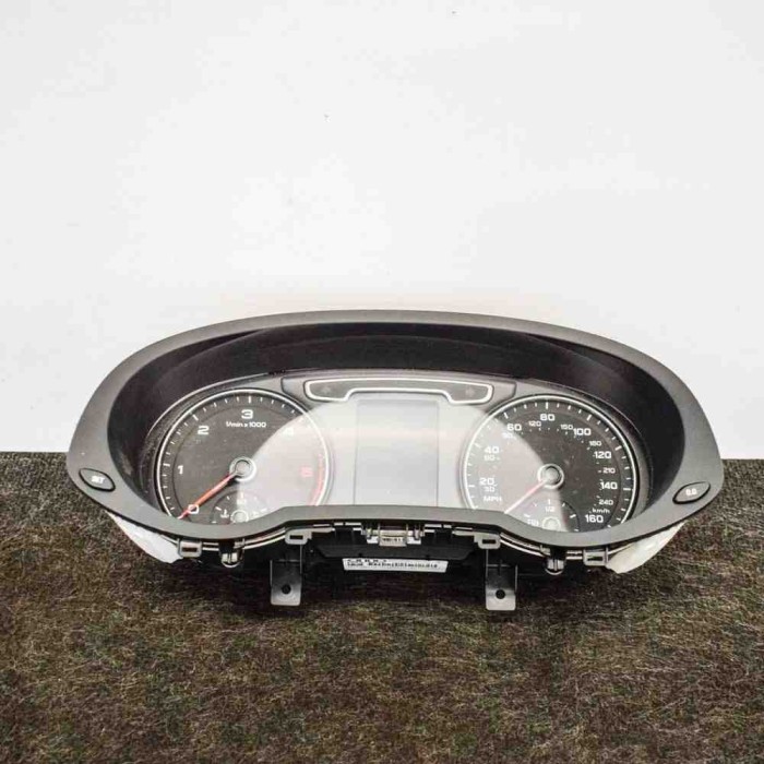 Ceas de bord AUDI Q3 8U 2014 OEM: 8U0920980E