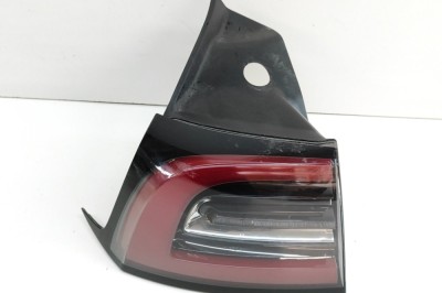 Lampa spate st&amp;acirc;nga TESLA MODEL 3 2019 OEM: 1077397-00-H | 23892771 foto