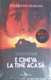 E cineva la tine acasa - Stephanie Perkins, Leda Edge, 2021, Roman, 336 pagini