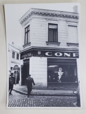 MAGAZINUL &amp;#039;&amp;#039; CONFECTIA &amp;#039;&amp;#039; , CENTRU ISTORIC , FOTOGRAFIE , ANII &amp;#039;60 - &amp;#039; 70 foto