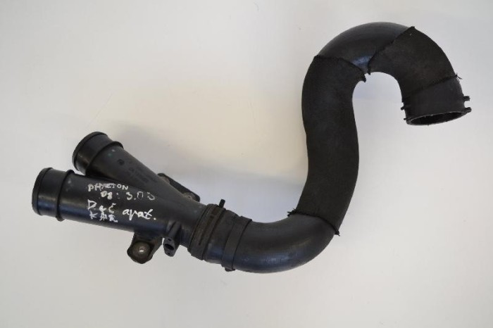 Furtun intercooler st&acirc;nga VW PHAETON 3D_ 2008 OEM: 3D0145834S,3D0145840L 1759990