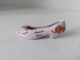 Pantof condur de protelan, Marianske Lazne, miniatura, stantat, decorat cu flori si linii aurii, 7cm, hand painted