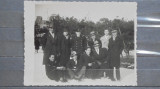 GRUP DE PRIETENI IN PARCUL DIN FATA VECHII PRIMARII- 5.01.1932 - PE VERSO, Alb-Negru, Romania 1900 - 1950, Portrete