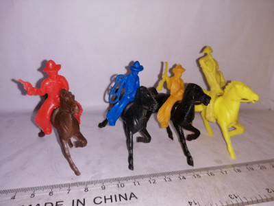 bnk jc Lido lot 4 figurine plastic cowboy si indian calare (8) foto