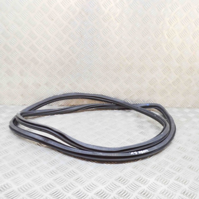 Garnitura ușă st&acirc;nga spate AUDI Q7 4L 2013 OEM: 4L0833721A