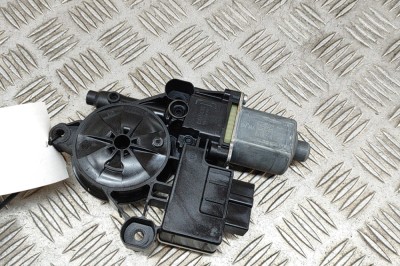 Motor macara geam ușă dreapta spate VW GOLF VII 5G1, BQ1, BE1, BE2 2018 OEM: 5Q0959812D,0130822694 | 27292884 foto