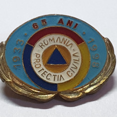 Insigna veche de colectie 65 ani Romania - PROTECTIA CIVILA